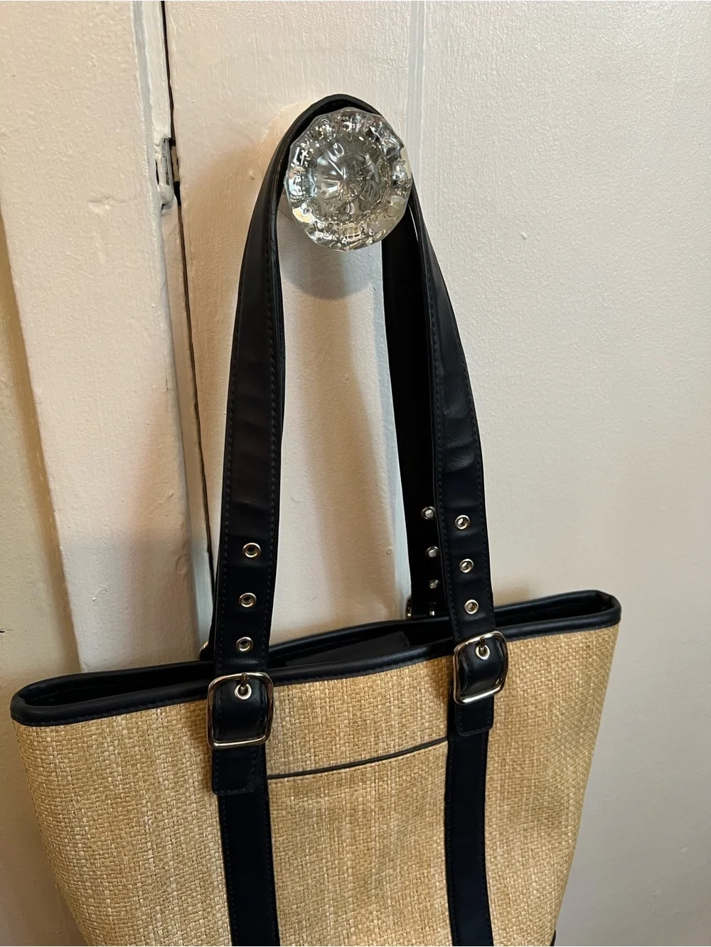 2000’s St. John's Bay Basketweave tote bag with navy straps vintage coastal